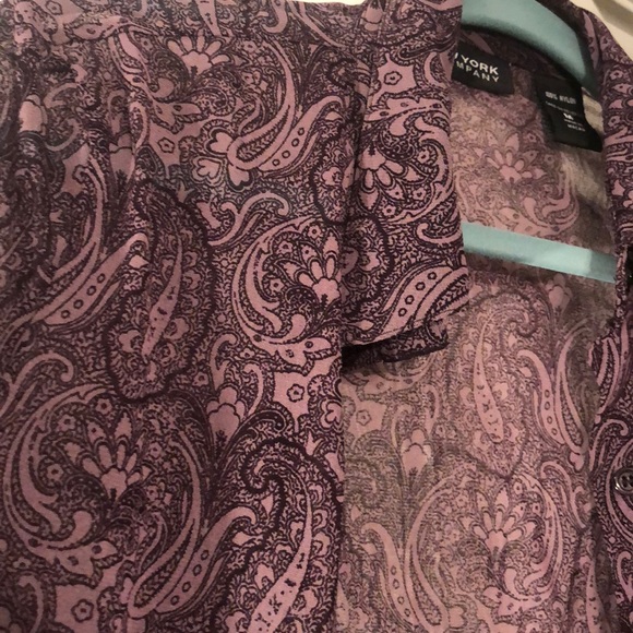 New York and Company size M button down - Picture 1 of 4